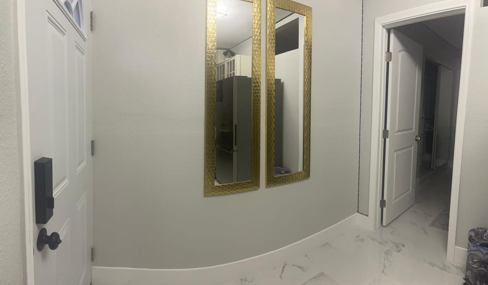 Fantastic Suite Apartment in Green Valley North