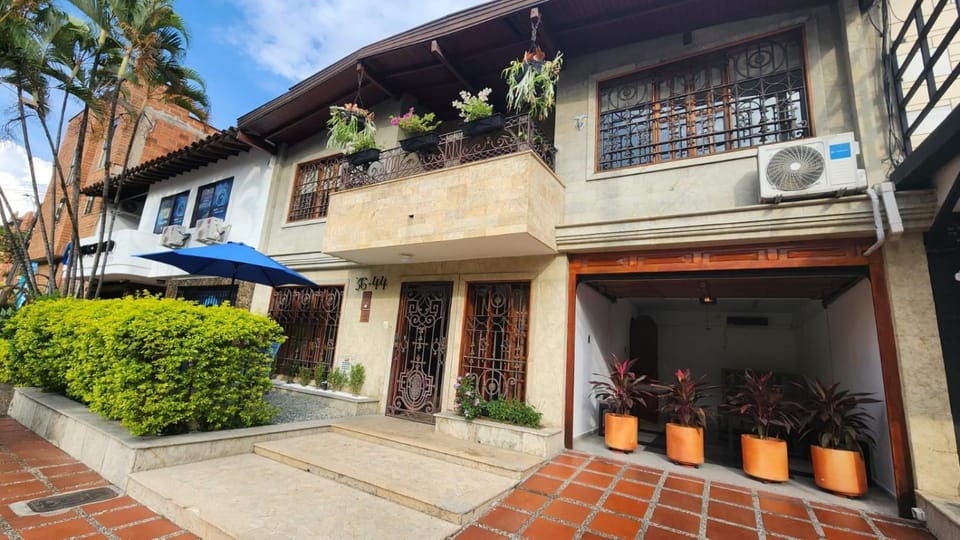 Property building, Neighbourhood