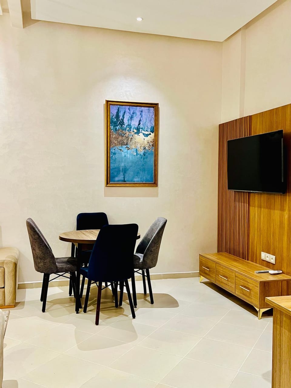 Communal lounge/ TV room, TV and multimedia, Living room, Seating area, Dining area, Evening entertainment