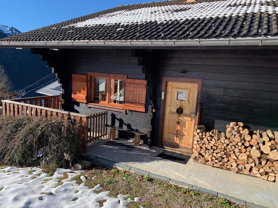Property building, Facade/entrance, Day, Winter