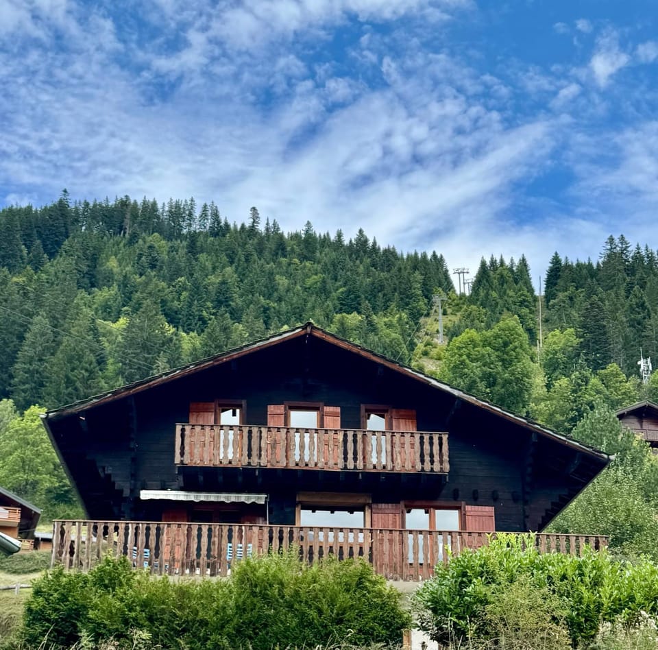 Property building, Day, Natural landscape, Summer, Landmark view