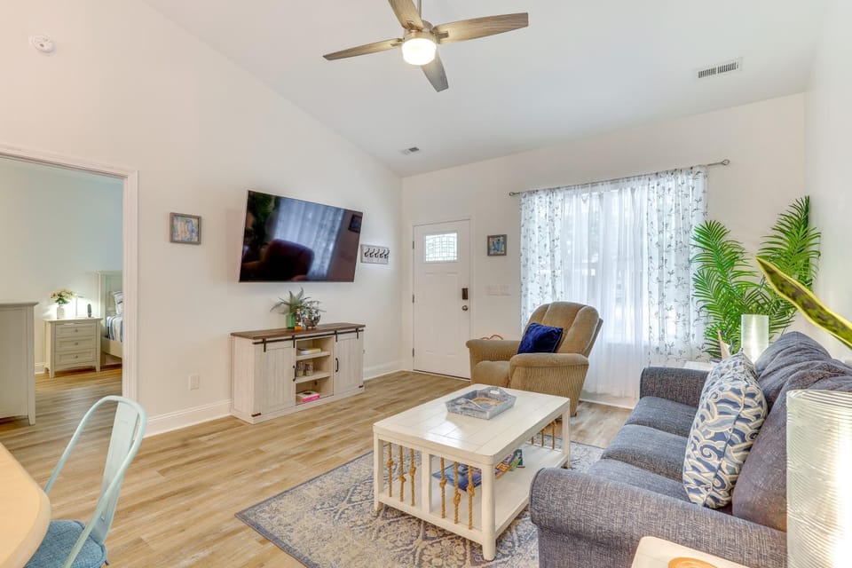 Serene Oak Island Home w/ Private Saltwater Pool! House in Oak Island