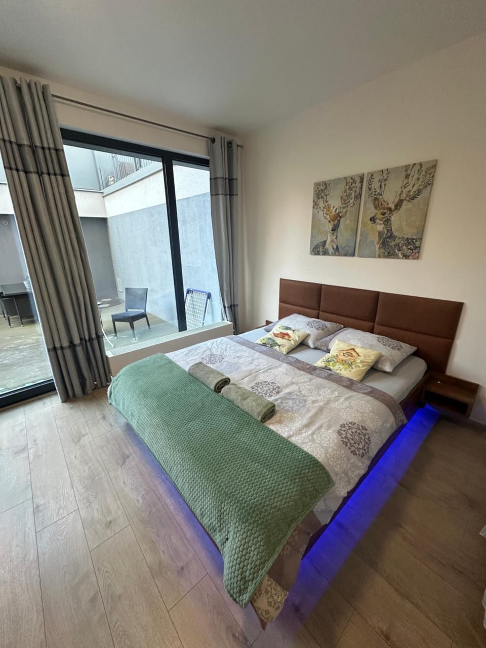 Alex Apartment -2 min O2 Arena -Free Parking- Metro Nearby Apartment in Prague