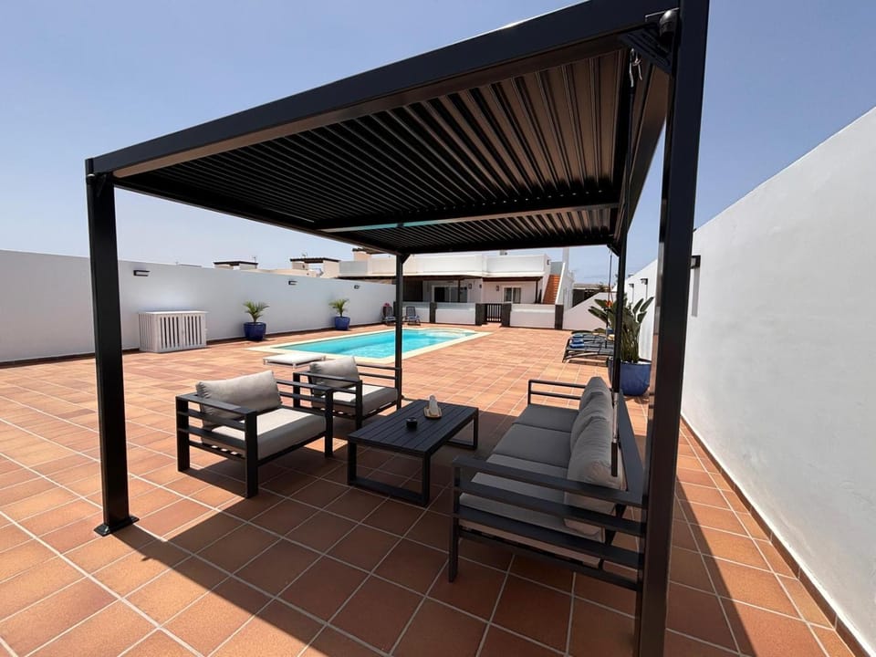 Patio, Day, Balcony/Terrace, Pool view, Swimming pool, sunbed
