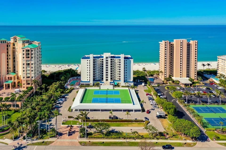 Your Vitamin Sea I Beachfront 3 Bed Apartment in Marco Island