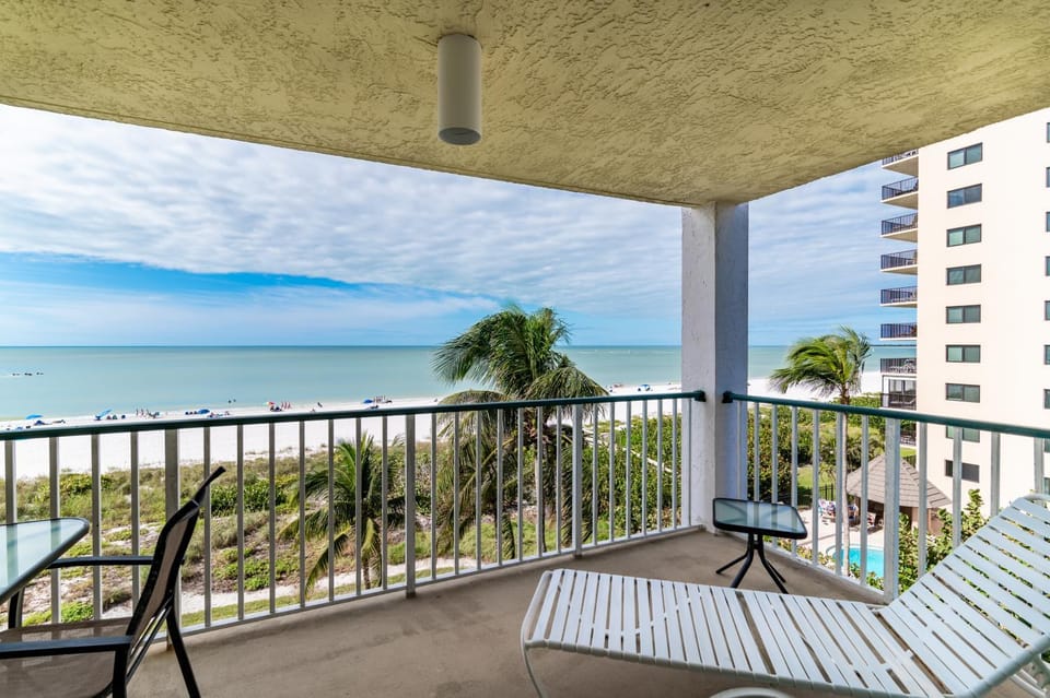 Your Vitamin Sea I Beachfront 3 Bed Apartment in Marco Island