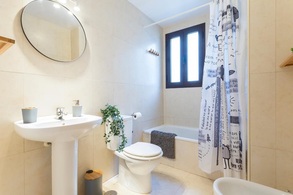 Bathroom, Bath, bidet, towels