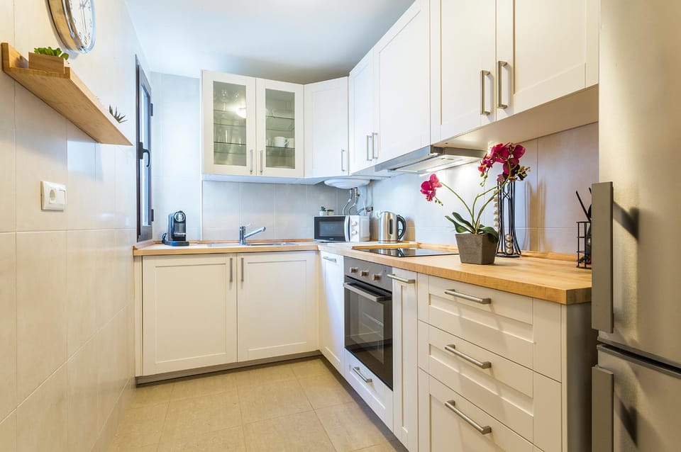 Kitchen or kitchenette, minibar, pet friendly, stove