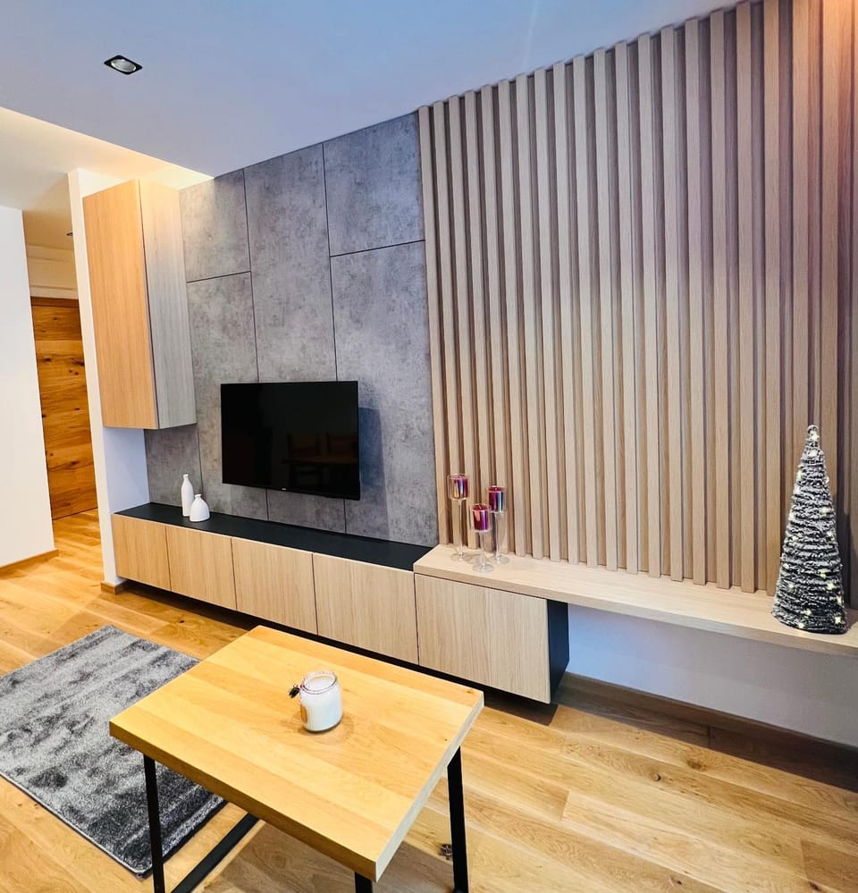 Communal lounge/ TV room, TV and multimedia, Living room