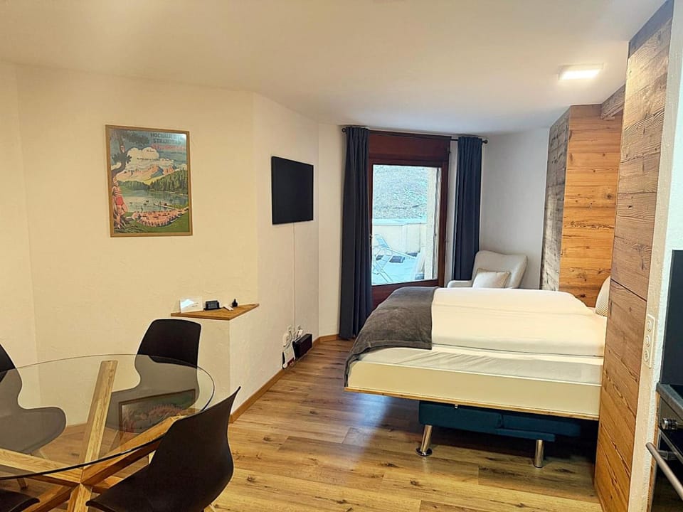 TV and multimedia, Photo of the whole room