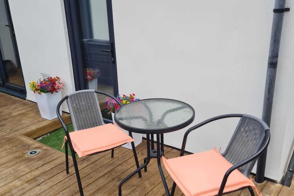 1 Bed Sleeps 2 with Private Garden Apartment in Harlow