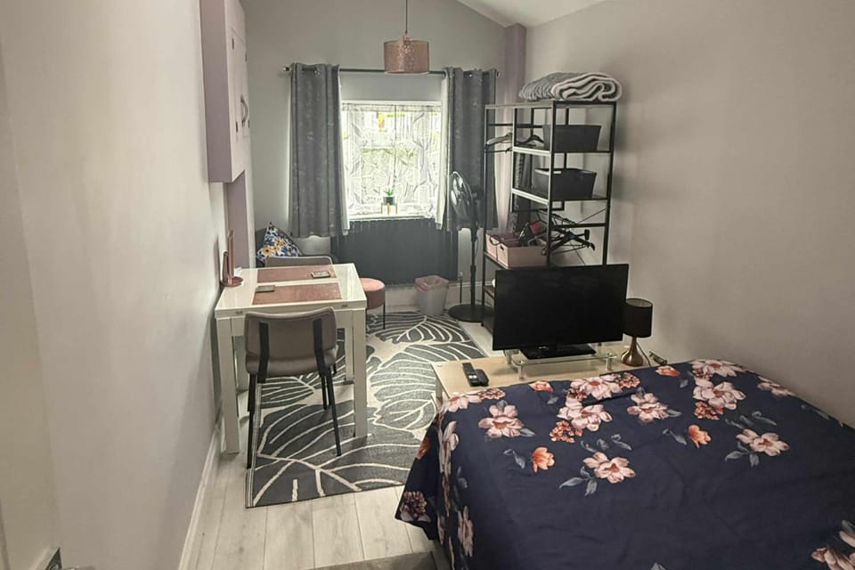 1 Bed Sleeps 2 with Private Garden Apartment in Harlow