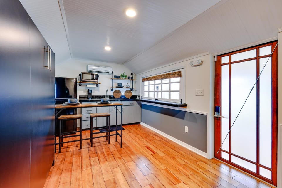 St Augustine Studio: Patio, Swing + 3 Mi to Beach Apartment in Saint Augustine