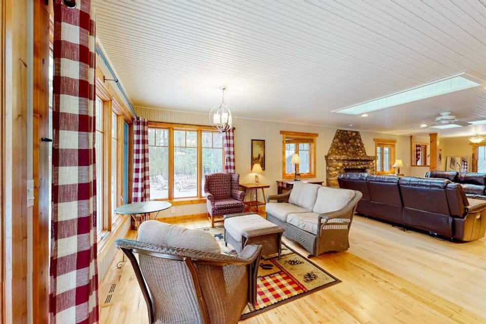 Moon Ridge Lodge House in St Germain