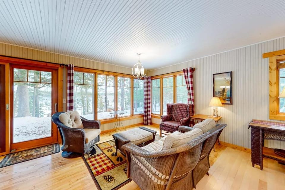 Moon Ridge Lodge House in St Germain