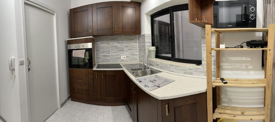 Kitchen or kitchenette, minibar, pet friendly, stove