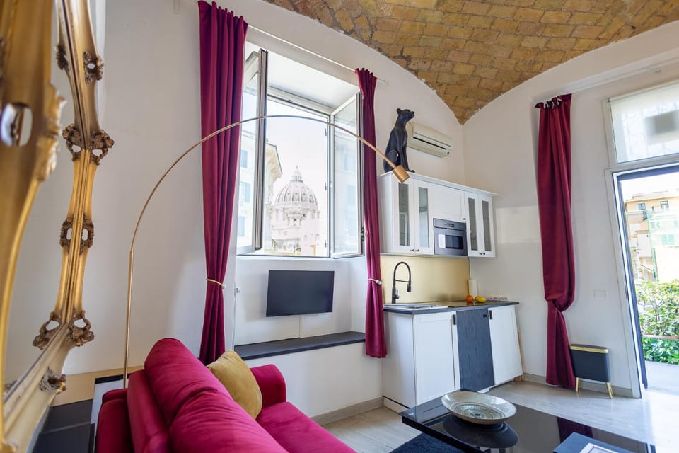 Kitchen or kitchenette, Living room, washing machine