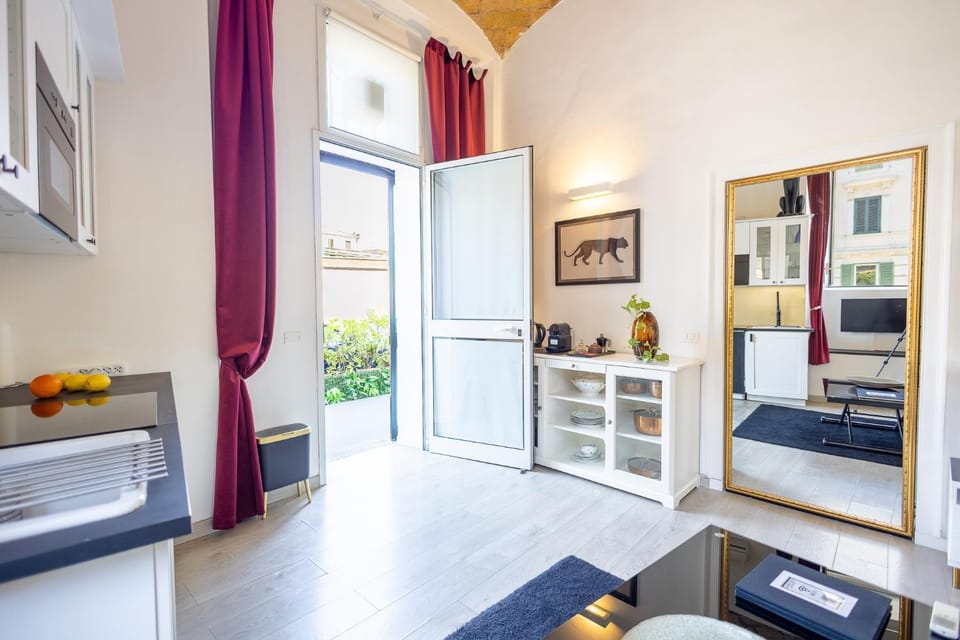 Kitchen or kitchenette, Living room, washing machine