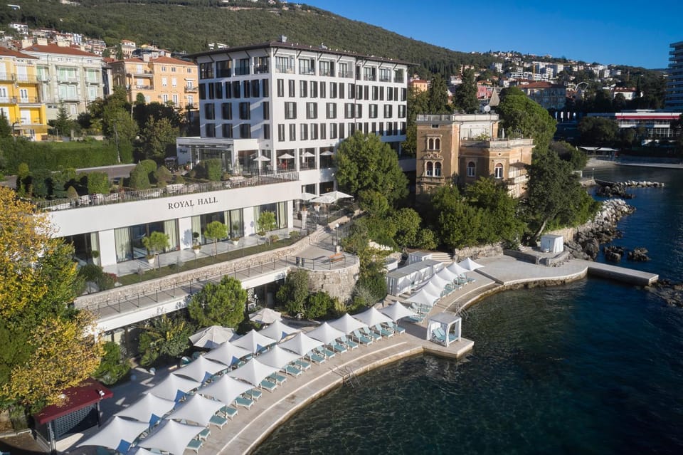 Property building, Beach, Location
