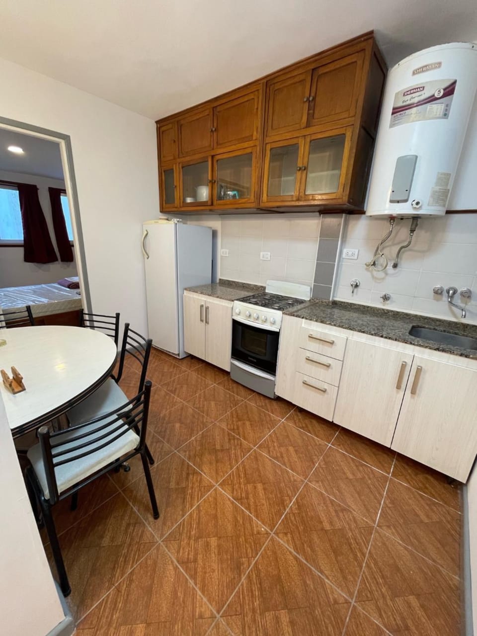Kitchen or kitchenette, pet friendly, stove