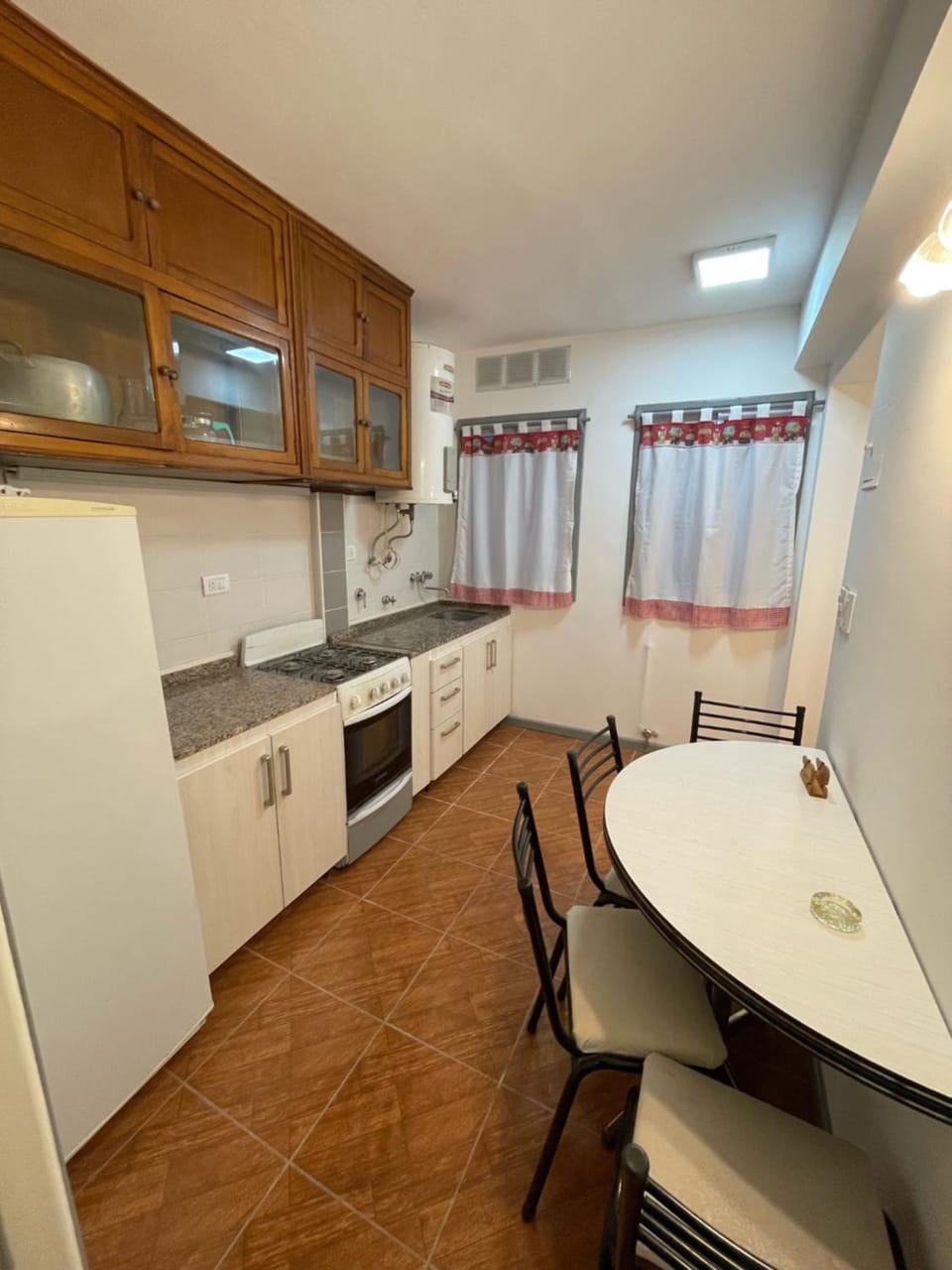 Kitchen or kitchenette, pet friendly, stove
