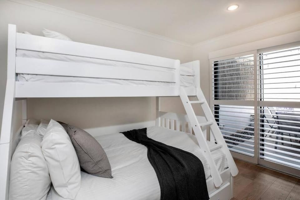 SEA FOR MILES at Semaphore to relax & unwind House in Adelaide