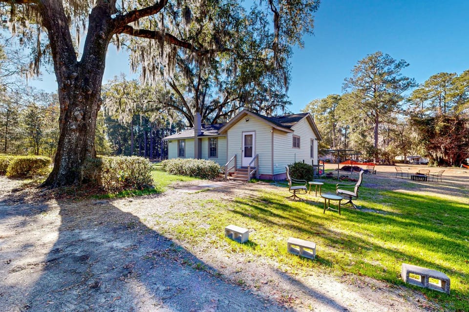 Farmhouse Experience House in Savannah