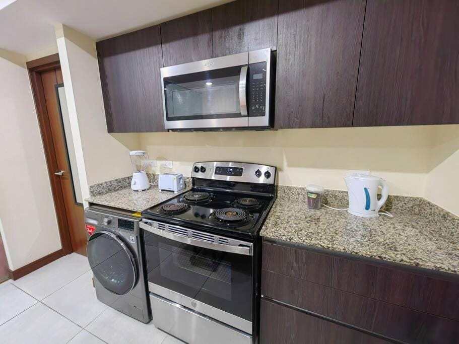 1001 Torres Los Yoses Apartamento con A/C y parqueo full equipado Apartment in San Jose