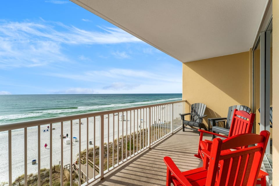 Majestic Resort! Newly Updated Beachfront 3BR Condo Apartment in Long Beach