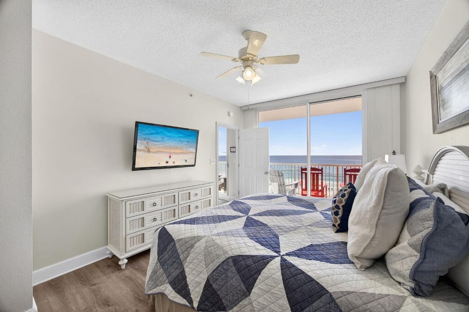 Majestic Resort! Newly Updated Beachfront 3BR Condo Apartment in Long Beach