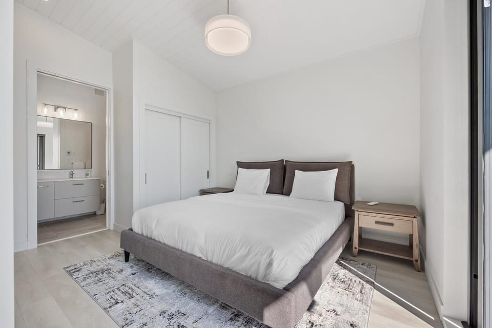 Bed, Photo of the whole room, Bedroom, towels, wardrobe