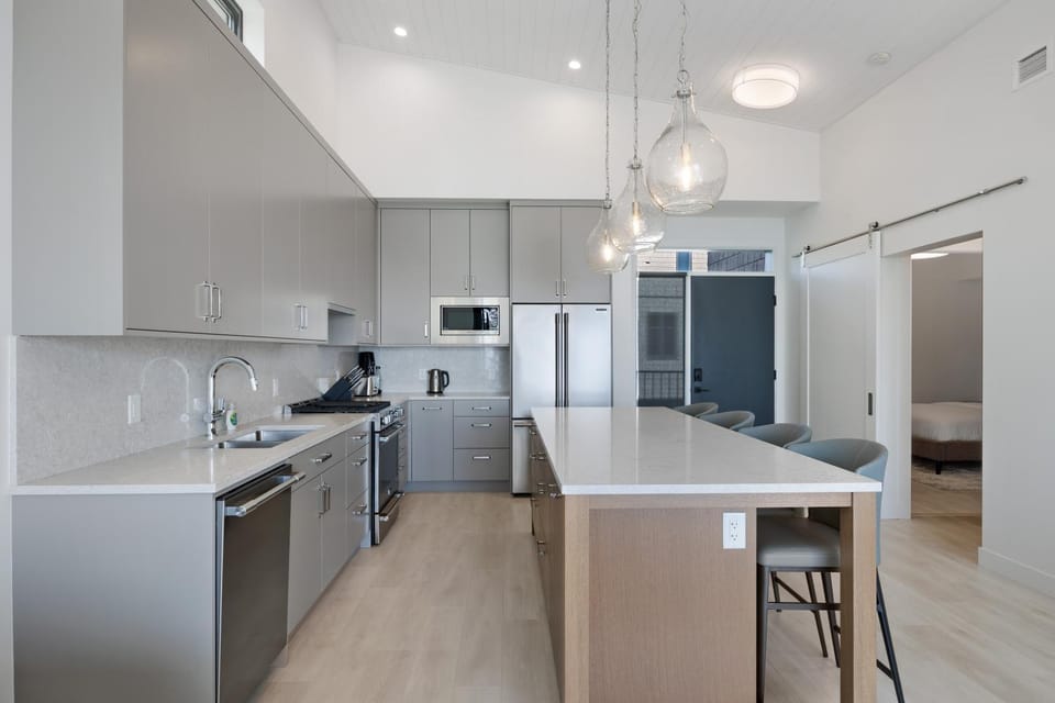 Kitchen or kitchenette, Dining area, dishwasher, oven, stove