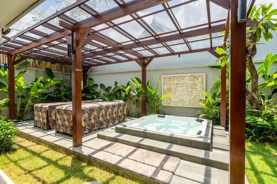 Hot Tub, Hot Tub, Massage, Massage, Spa and wellness centre/facilities