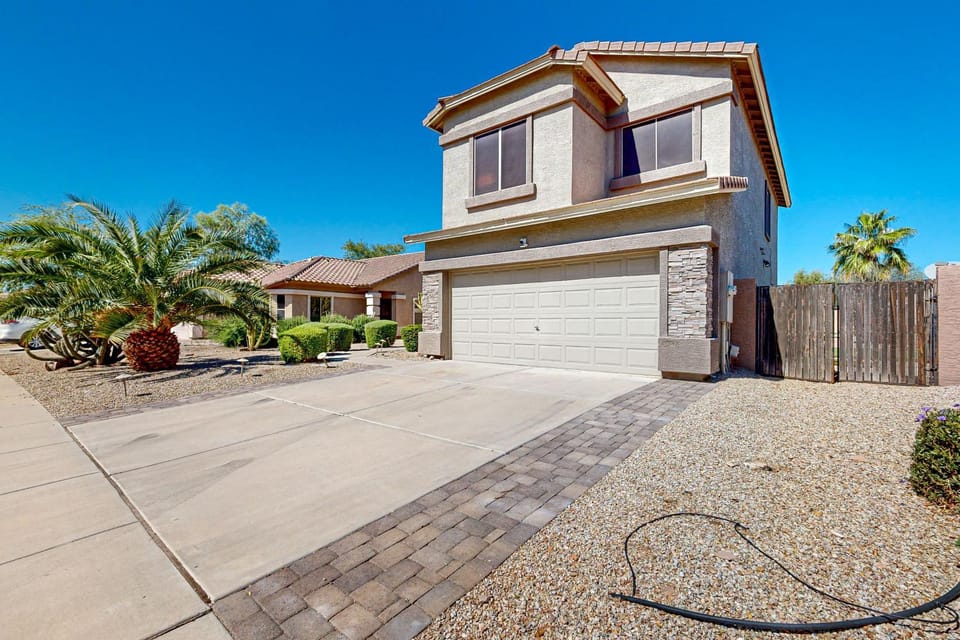 Poolside Tranquility House in San Tan Valley