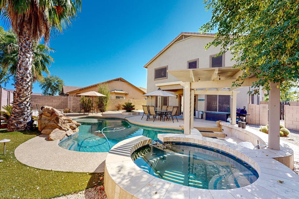 Poolside Tranquility House in San Tan Valley