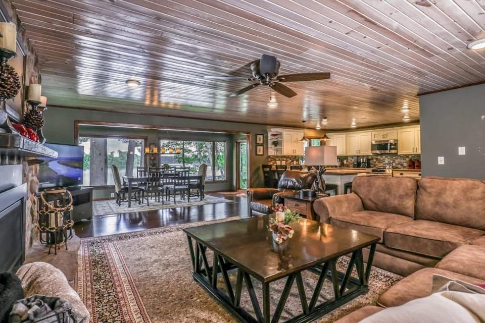 Upper Gresham Lakehouse House in Wisconsin