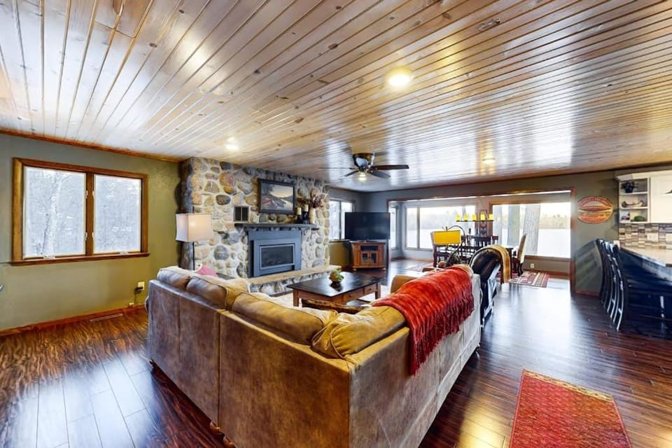 Upper Gresham Lakehouse House in Wisconsin