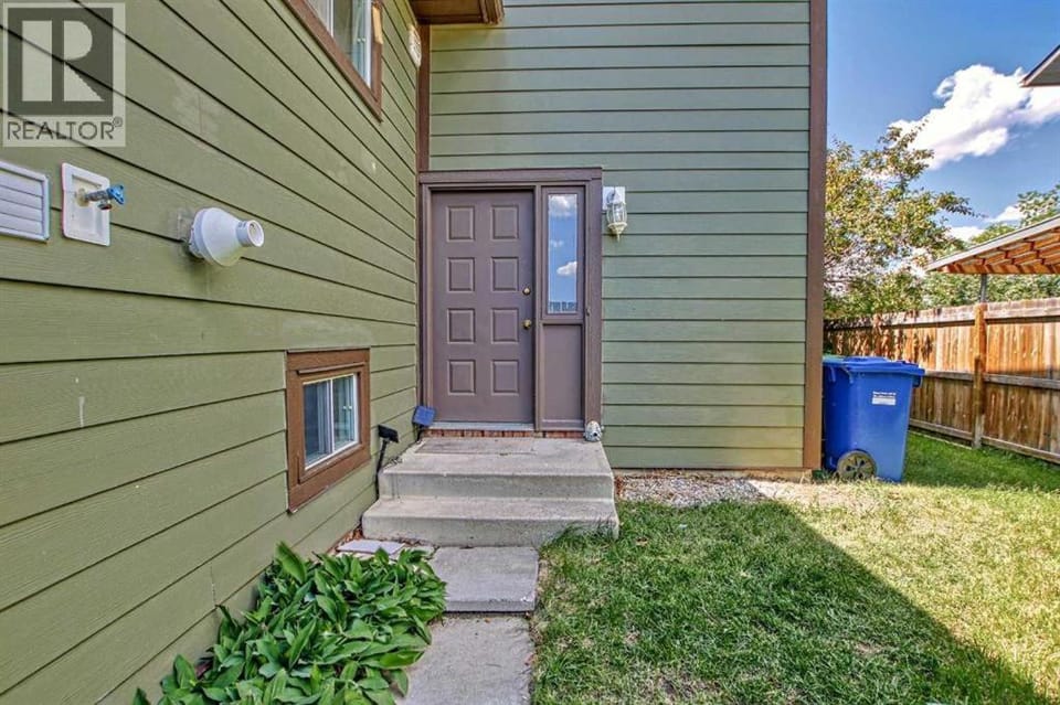 Beddington masteroom close airport! Vacation rental in Calgary