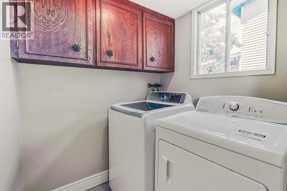 Beddington masteroom close airport! Vacation rental in Calgary