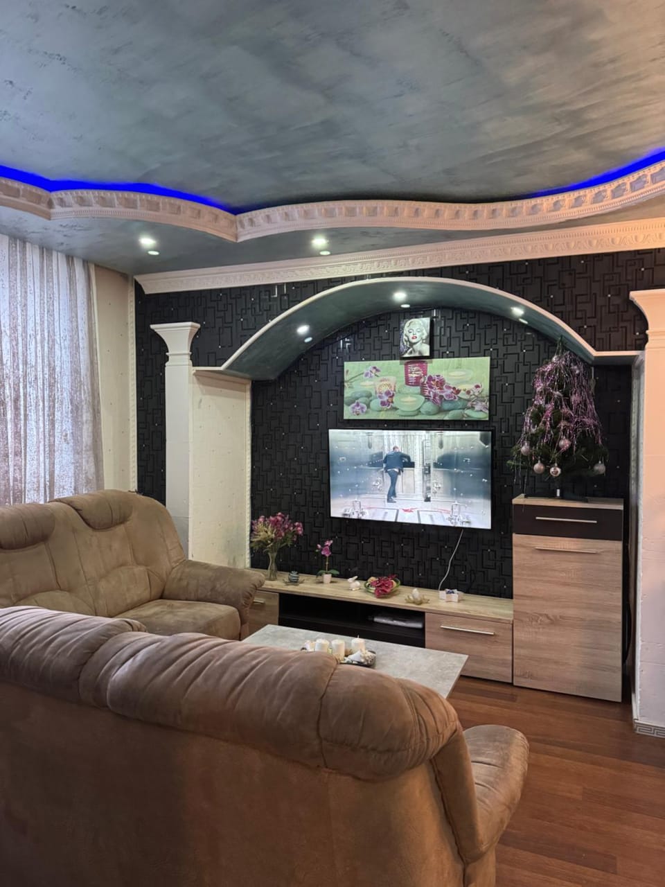 Communal lounge/ TV room