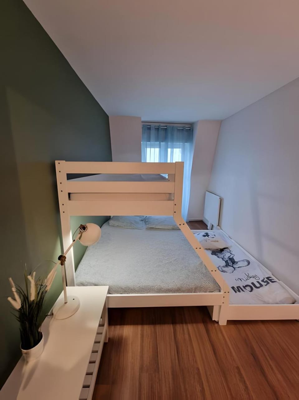 Bedroom, bunk bed