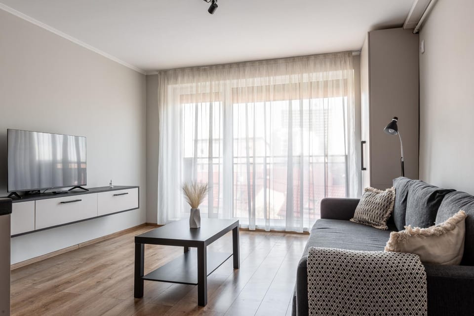 TV and multimedia, Living room, Seating area, Evening entertainment