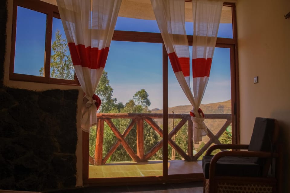 Natural landscape, View (from property/room), Balcony/Terrace, Living room, Seating area, Mountain view