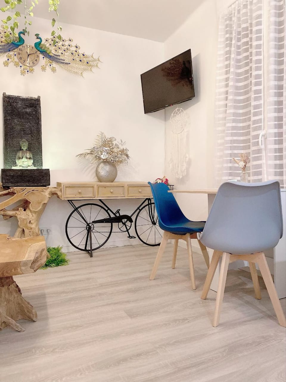 Communal lounge/ TV room, TV and multimedia, Living room, Seating area, Evening entertainment