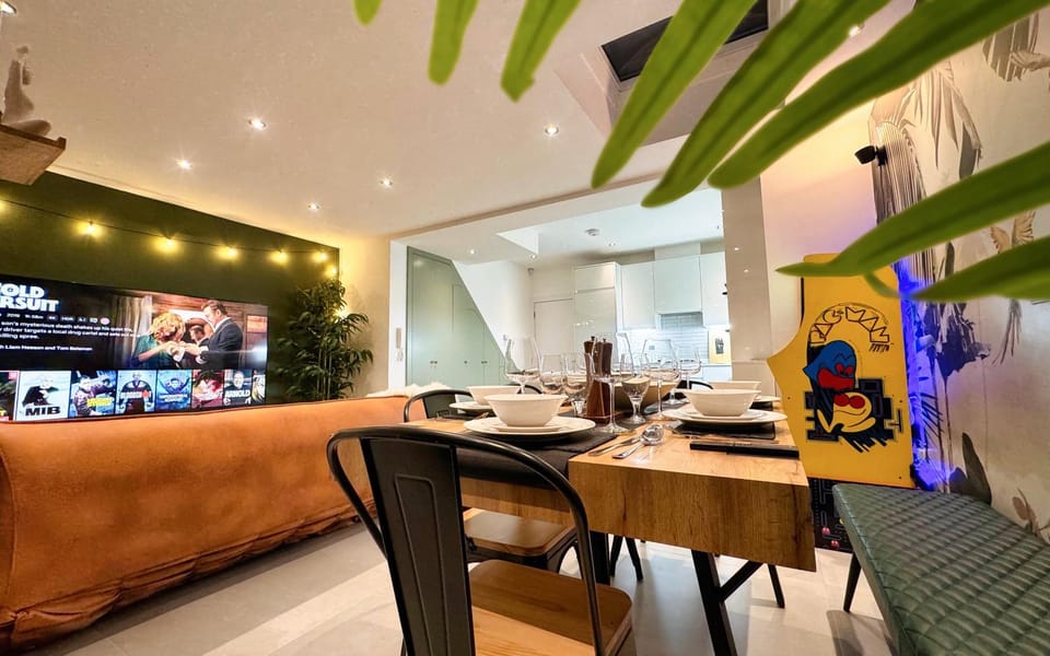 Game Room, TV and multimedia, Kitchen or kitchenette, Living room, Seating area, Dining area, Evening entertainment