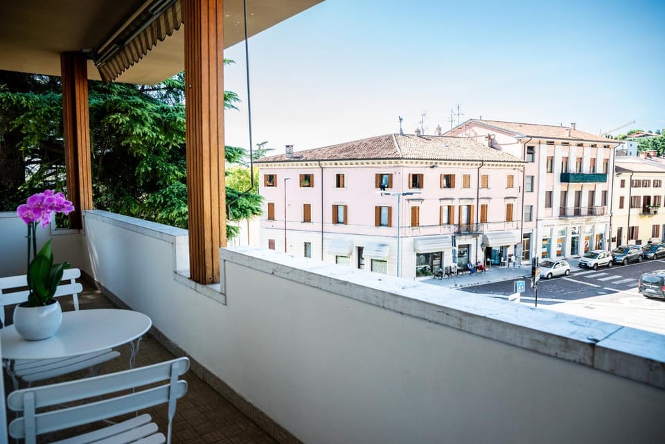 Neighbourhood, Balcony/Terrace, Balcony/Terrace, Street view