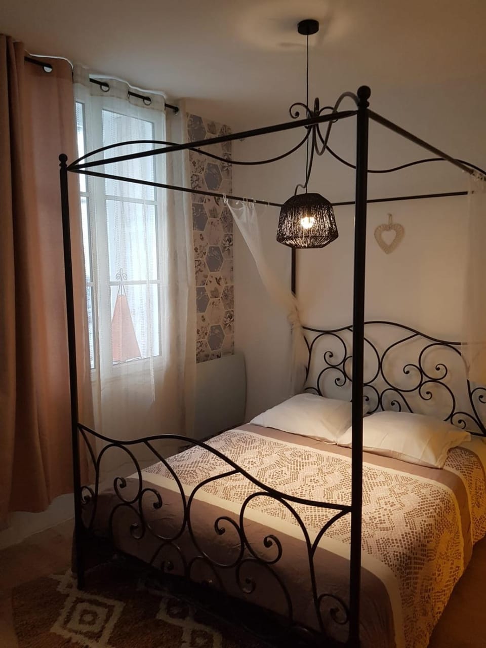 Appartement du Docteur Privey - Suite familiale - Free & secure Park Bike - 3mn Autoroute Bed and Breakfast in Bourgogne-Franche-Comté