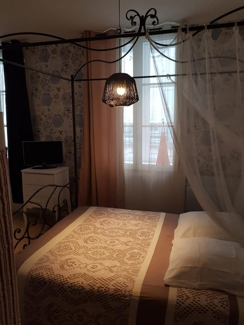 Appartement du Docteur Privey - Suite familiale - Free & secure Park Bike - 3mn Autoroute Bed and Breakfast in Bourgogne-Franche-Comté
