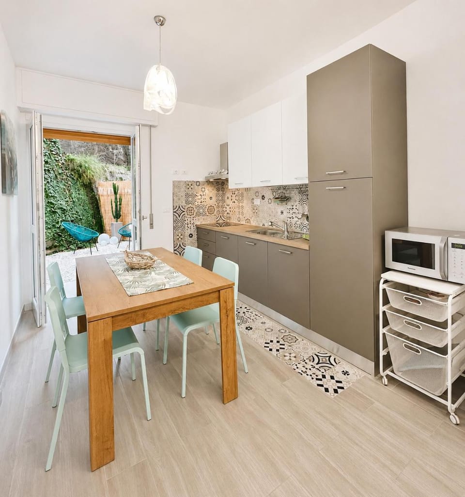 Hostdomus - Garden Suite Apartment in Finale Ligure