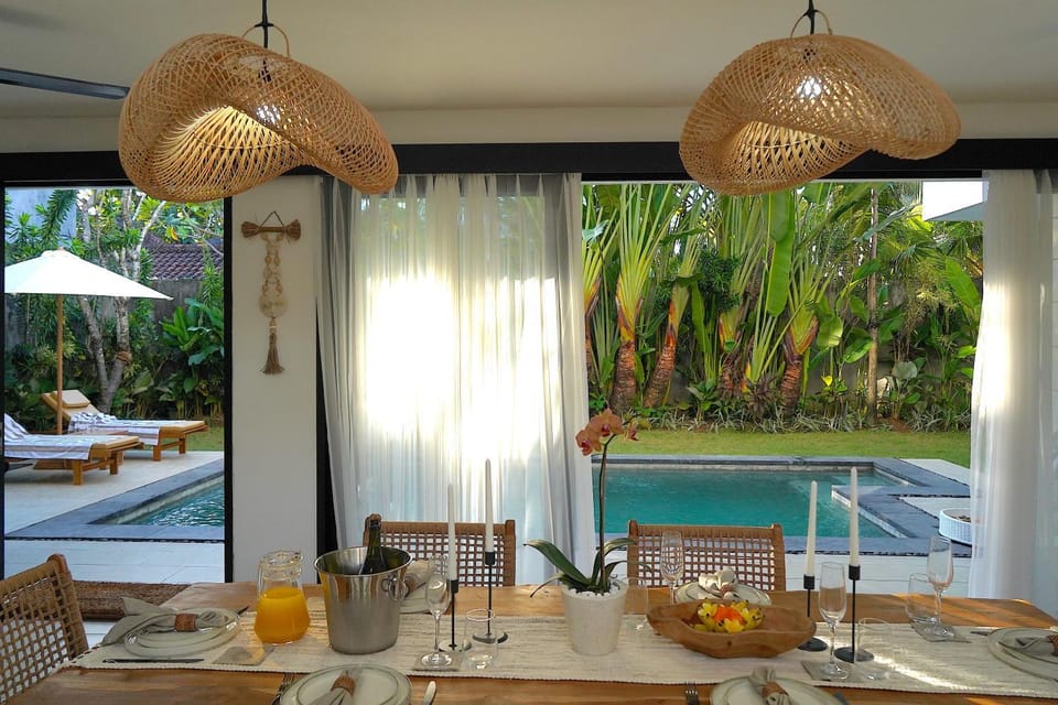 Dining area, Swimming pool